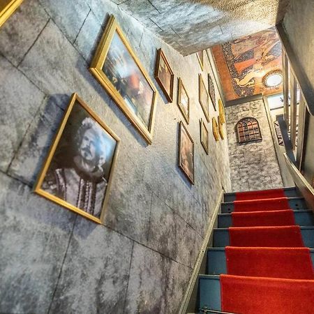 Hogwarts Hideaway Themed Property Уотфорд Экстерьер фото